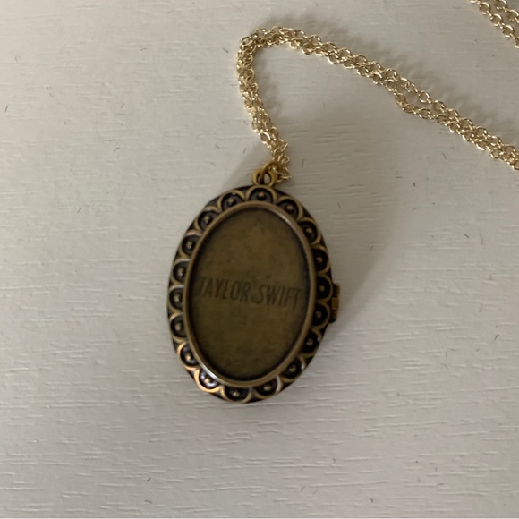 NEW Taylor Swift “We’ll Run” Locket Necklace - Picture 8 of 16